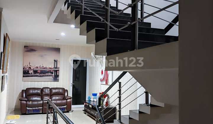 Rumah Cantik Renov di Mangga Besar Jakpus 3 Lt Luas160m 2