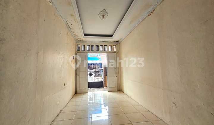 Selling a house in Duta Bumi Harapan Indah, Bekasi, with a land area of 90, 2 floors. 2