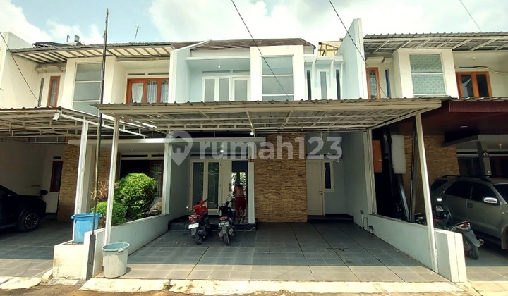 Sell Beautiful House in Pesona Harapan Indah Bekasi, Land 135m², 2 Floors