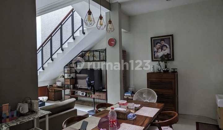 Rumah Cantik Hoek di Villas Tropic Pasar Minggu Jaksel Lt 179M 3 Lt Rumah Cantik Hoek di Villas Tropic Pasar Minggu Jaksel Lt 179M 3 Lt