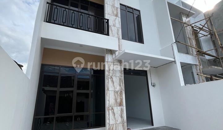 Beautiful and New House in Harapan Indah Bekasi, Land Area 82M, 2 Floors 2