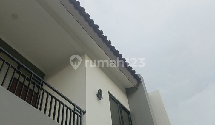 Rumah Bekasi 2 Lantai Murah Baru Elegan Dekat dengan Tol Setu 2