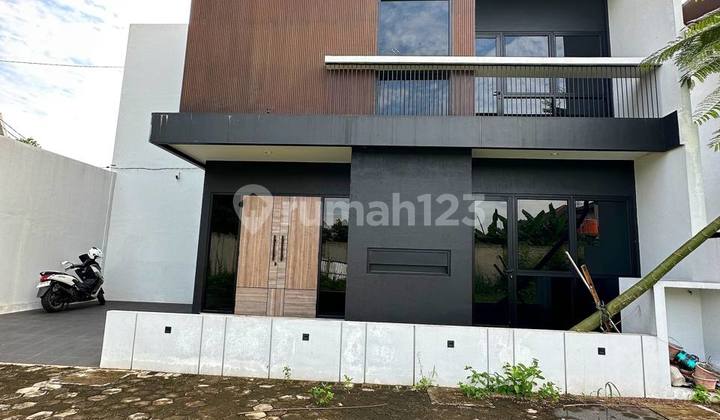 Rumah Siap Huni 2 Lantai di Caman Jatibening