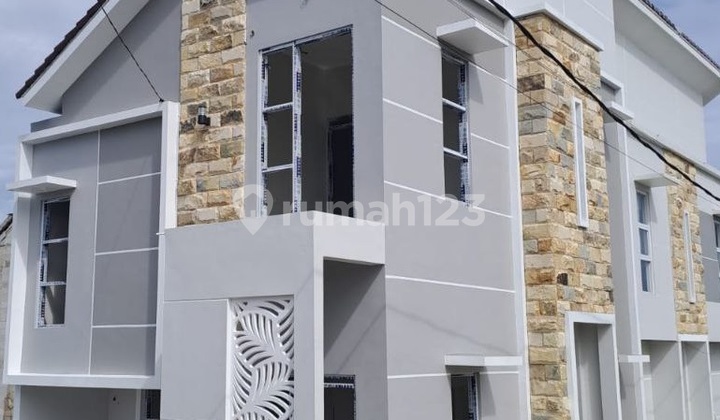 Rumah Medin. Dekat Tol, Murah Mewah Baru, Townhouse di Kota Depok