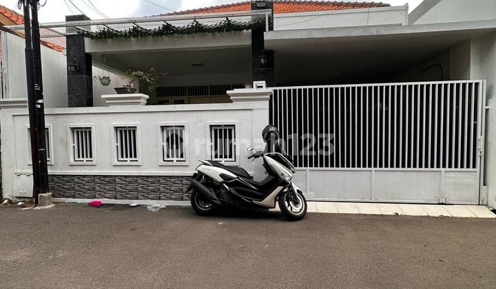 Rumah Utan Kayu Matraman Dekat Gerbang Tol Rawamangun,Jaktim Kota Jakarta Timur (Arr140) Jual Dijual 2