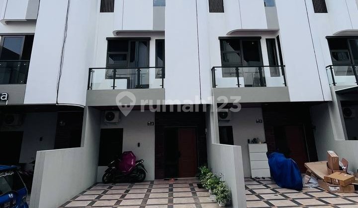 For Sale: Modern Millennial Home in Matraman, East Jakarta, 3 Floors, 4 Bedrooms, CUSTOMIZABLE For Sale: Modern Millennial Home in Matraman, East Jakarta, 3 Floors, 4 Bedrooms, CUSTOMIZABLE