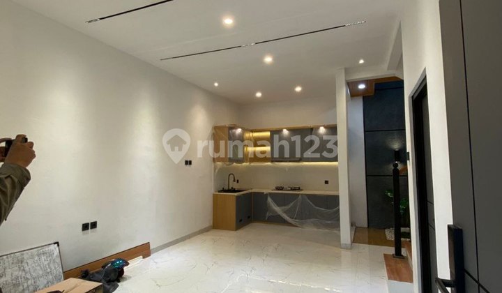 [Akses 2 Mobil] Rumah Modern Elegan di Mampang Pancoran Mas Depok 2