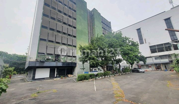 Gedung Perkantoran di Daerah Gunung Sahari, Jakarta Pusat