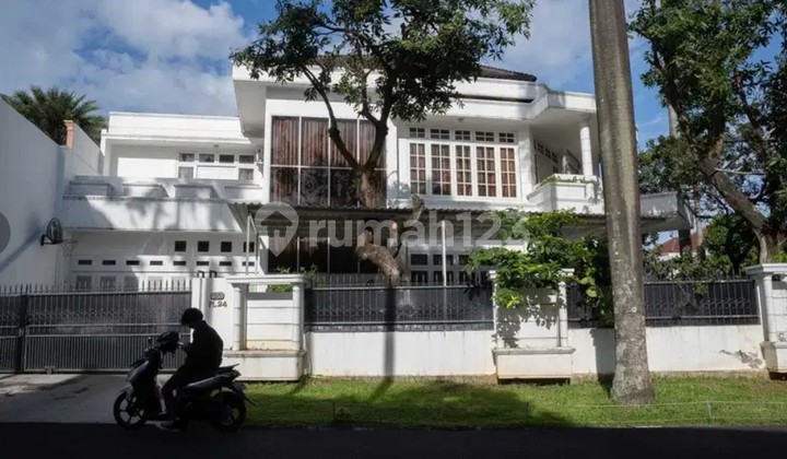 White House Asri Dan Mewah Di Pondok Indah, Jakarta Selatan