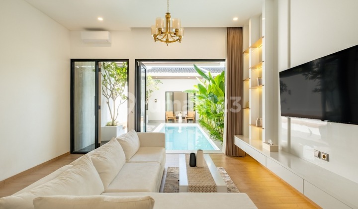 Modern Villa, Freehold Title in Canggu, Badung