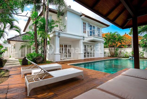 Luxury villa in seminyak , walking distance to the beach 