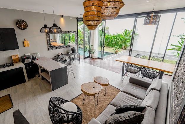 For rent monthly/ yearly modern villa in Berawa, Canggu,Bali 