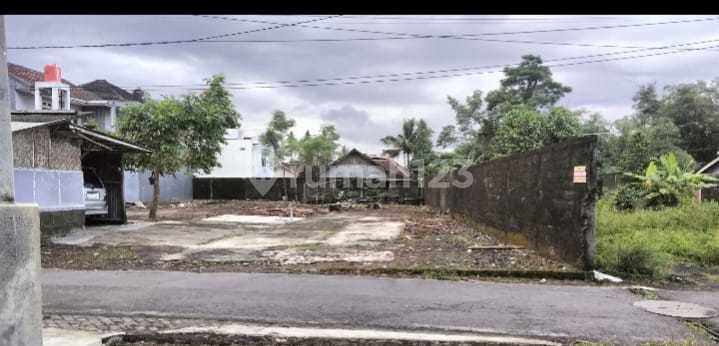 Tanah Luas 600 Meter Persegi Lokasi Strategis di Condong Catur Depok Sleman.