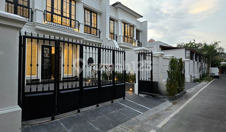 Rumah Baru American Klasik di Cempaka Putih Jakpus