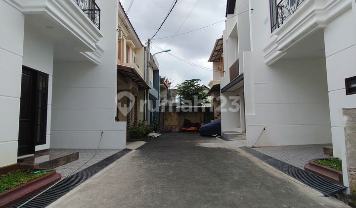 Classic Modern House in a Cluster at Condet, East Jakarta 2