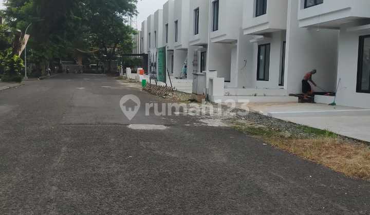 House Ready to Live In Strategic Location Near Bintaro and BSD