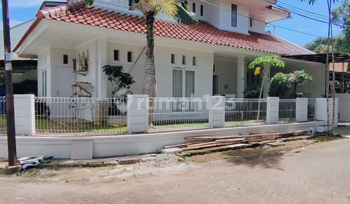 Rumah Second Posisi Hook di Nusaloka BSD