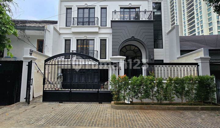 Luxury House with Very Wide Access in Kebayoran Baru, South Jakarta