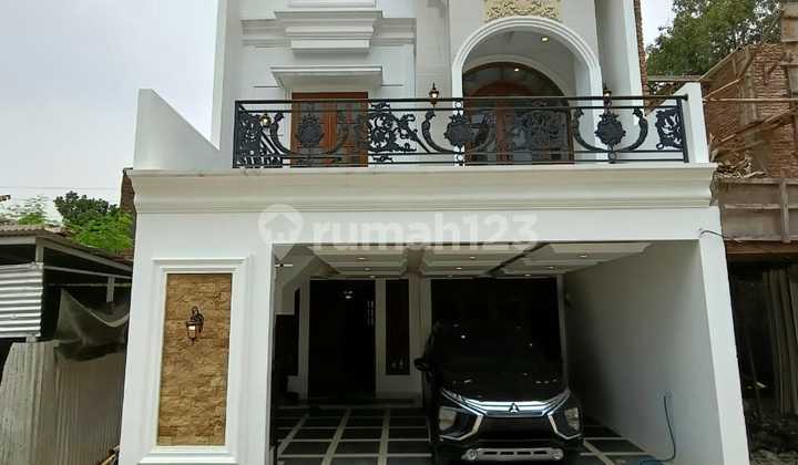 New Classic Luxury Design House in Jagakarsa, South Jakarta