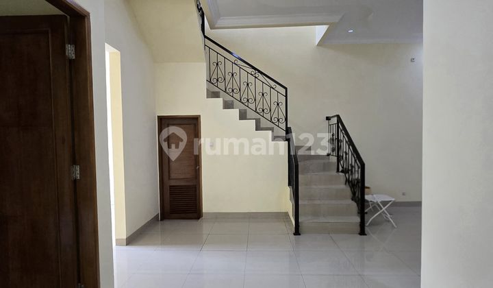 New House Strategic Location in Rawamangun East Jakarta 2