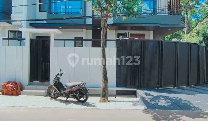 New Ready-to-Live House in Griya Loka BSD Complex