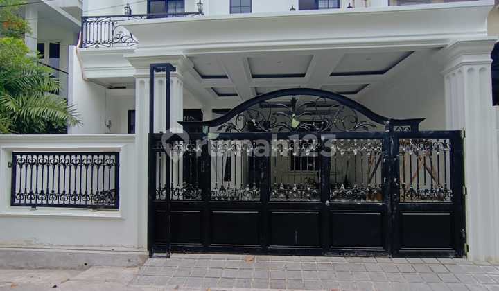 Rumah Baru Design Klasik Dalam Komplek Diarea Joglo