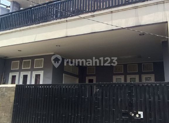Rumah 3 Lantai Di Komplek Pondok Pekayon Indah Bekasi Rumah 3 Lantai Di Komplek Pondok Pekayon Indah Bekasi