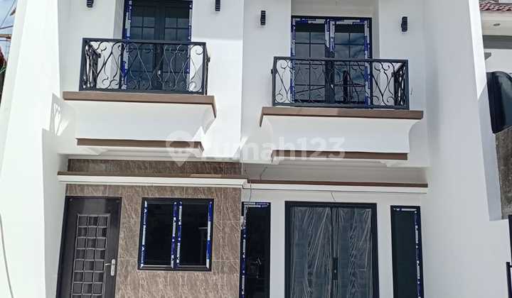 New 2.5-Story Ready-to-Occupy House in Duren Sawit, East Jakarta
