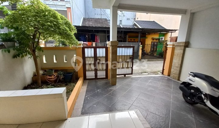 Rumah Town House The Green Bintara di Perum Pondok Cipta Bintara 2