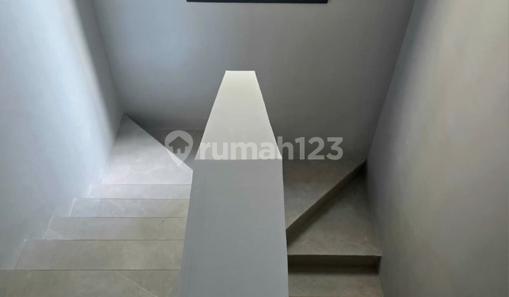Rumah 2 Lantai Di Cluster Levante Grand Wisata Bekasi 2