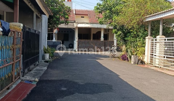 One-Story House in Zamrud Housing, Legenda City, East Bekasi One-Story House in Zamrud Housing, Legenda City, East Bekasi