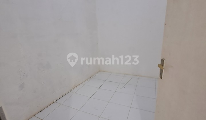 House Near Depok Station 3 Bedrooms 2 Bathrooms 2