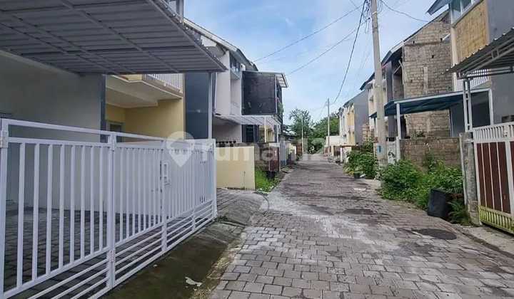 Rumah Mungil 2 Lantai Semi Furnish Berlokasi Strategis 2