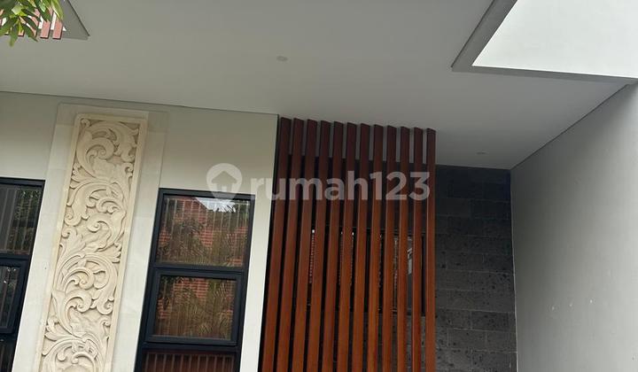 Rumah Minimalis 2 Lantai Siap Huni Berlokasi Strategis 2