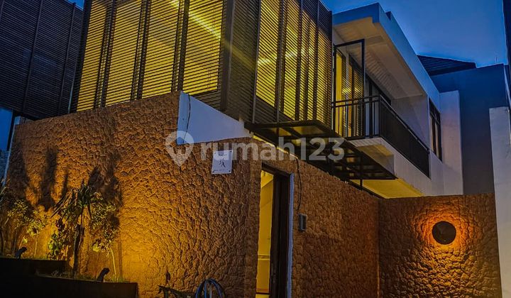 Vila Baru 2 Lantai Siap Huni Berlokasi Strategis