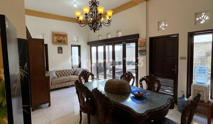 2-Story House with 6 Bedrooms in a Strategic Location