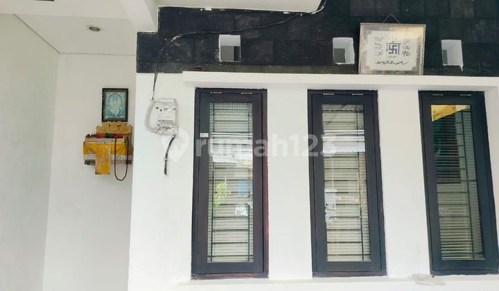 Rumah 2 Lantai Siap Huni Berlokasi Sangat Strategis 2