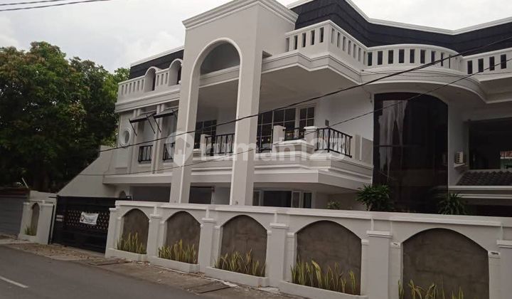 Rumah Mewah 2 Lantai Bergaya American Classic Siap Huni Rumah Mewah 2 Lantai Bergaya American Classic Siap Huni