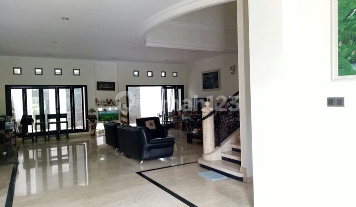 Rumah Graha Famili Semi Classic Modern Bagus Terawat 2