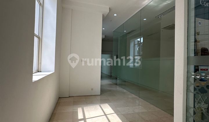 For Rent: 5-Storey Commercial Building in Surabaya City Center, Basuki Rachmat Street