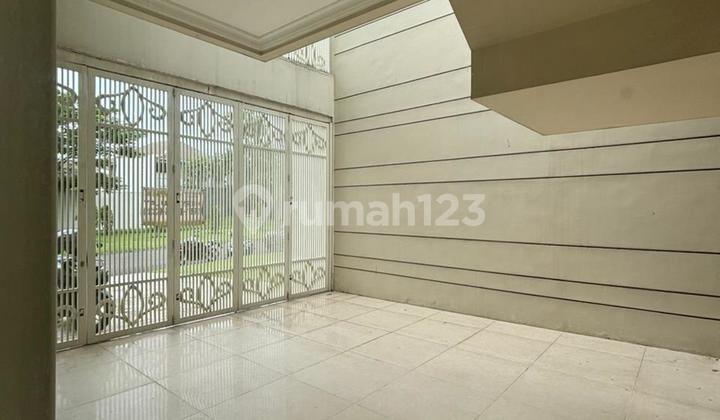 Rumah Mewah Grand Embassy Pakuwon Indah 3 Lantai Ada Lift dan Furnished Kondisi Istimewa 2