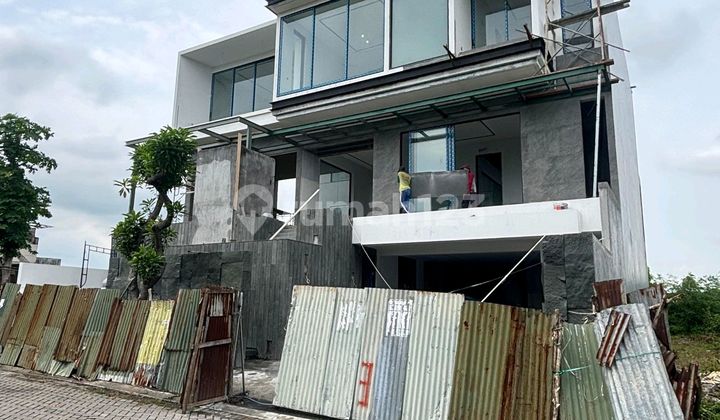 Rumah Baru Citraland Waterfront 3 Lantai Kamar Master Besar Modern Tropical Minimalist 1