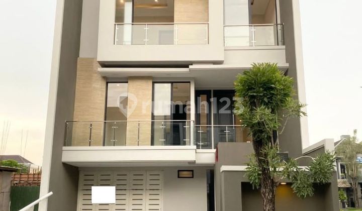 Rumah Pakuwon Indah 3 Lantai Furnished Interior Mewah Dekat Pakuwon Mall