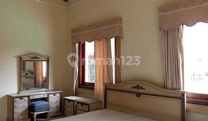 Rumah Mewah Raya Jemursari Kolam Renang Siap Huni Halaman Luas 2