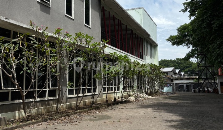 Warehouse for Rent in Berbek Rungkut Industrial Area, Size 5500, Near Rungkut Toll Road