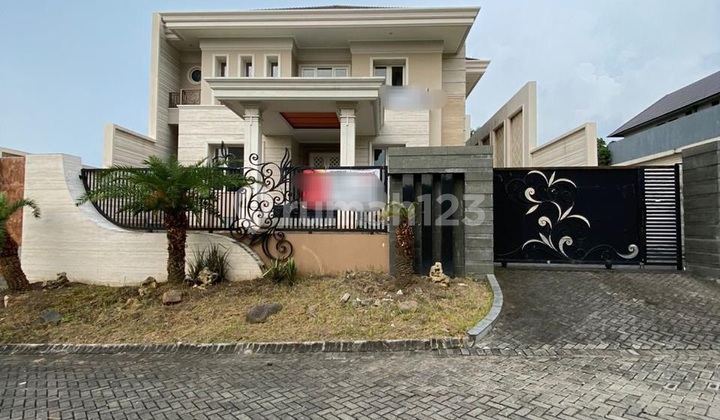 Rumah Golf View Citraland Mewah dengan Kolam Renang dan Private Lift