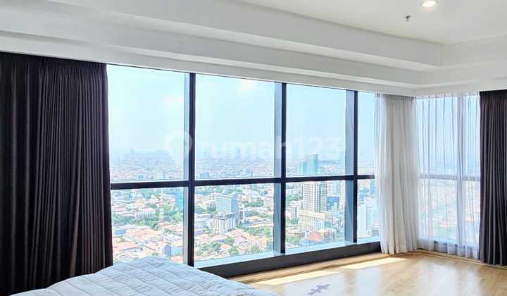 Apartemen Mewah The Peak Tunjungan Pusat Kota Surabaya Furnished 3 Kamar Tidur Termurah! 2