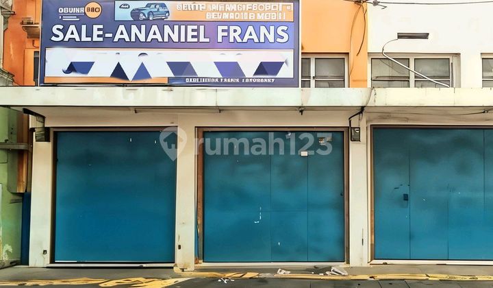 For Sale!! Strategic Shophouse, Ready to Open Business on Jl. Pecinan Lama, Pasar Baru. 1