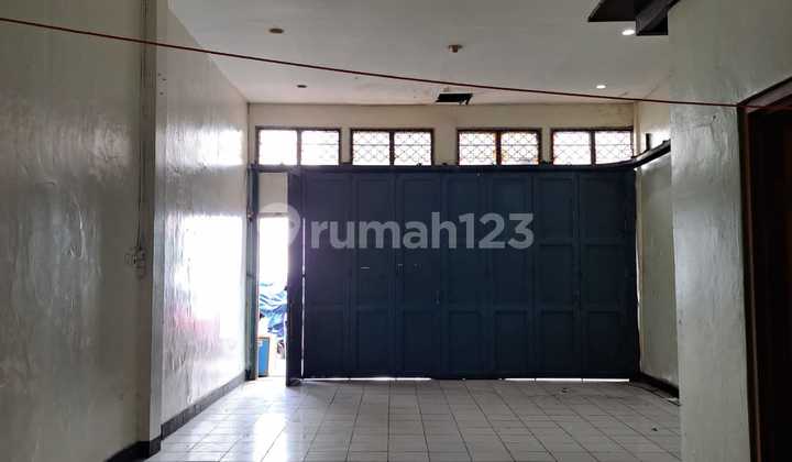 For Sale!! Strategic Shophouse, Ready to Open Business on Jl. Pecinan Lama, Pasar Baru. 2