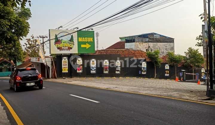 Jual Villa 3Lantai Dibawah Harga Pasar!